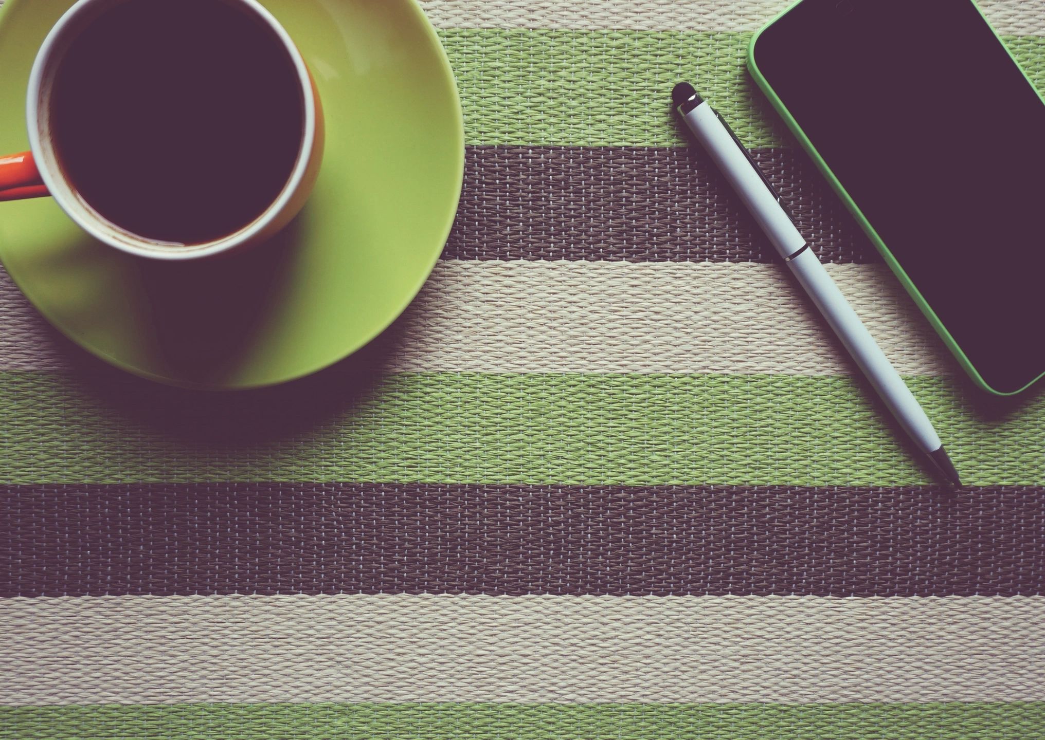 phone coffee pen, striped placemat