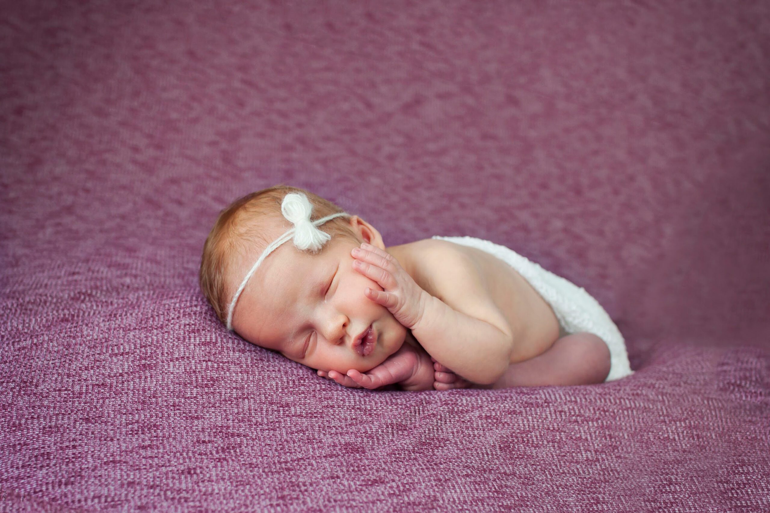 newborn photography, purple knit fabric, tiny bow